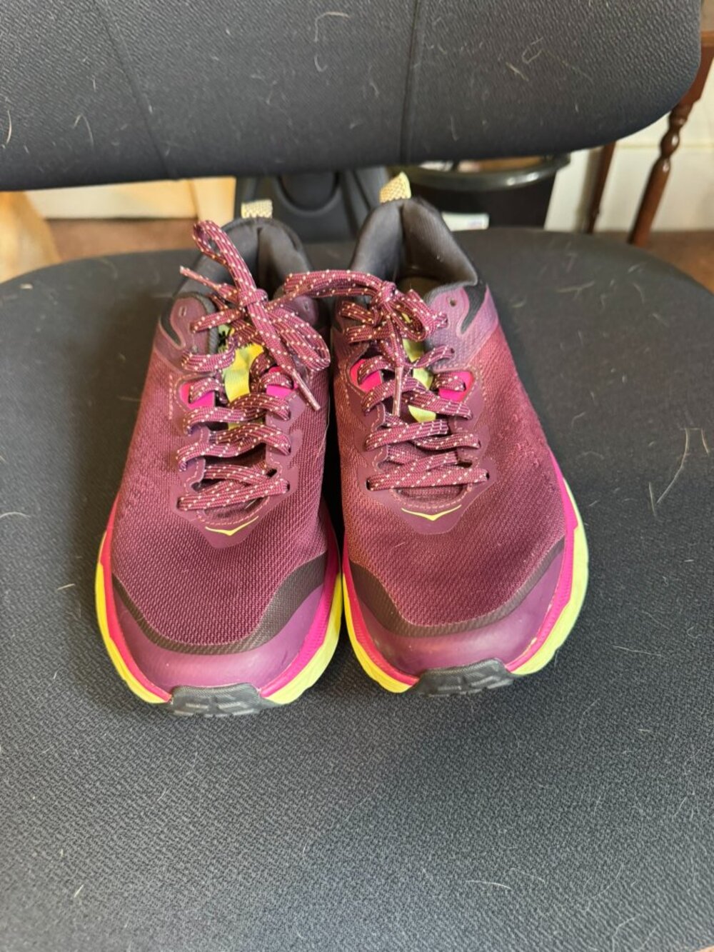 Women's Hoka One One Challenger ATR 6 Size 7B(US); 38 2/3(EU). Grape wine color
